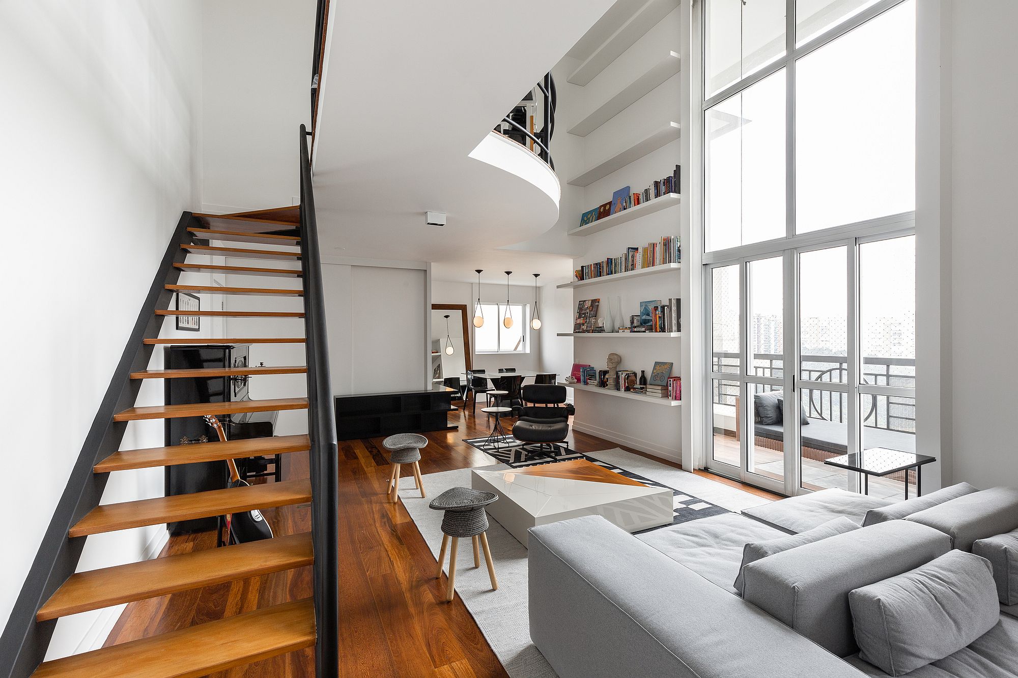 Stairway-leading-to-the-upper-mezzaine-level-of-the-loft
