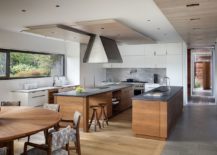 Wood-and-white-create-a-sensational-kitchen-inside-the-Hamptons-home-217x155