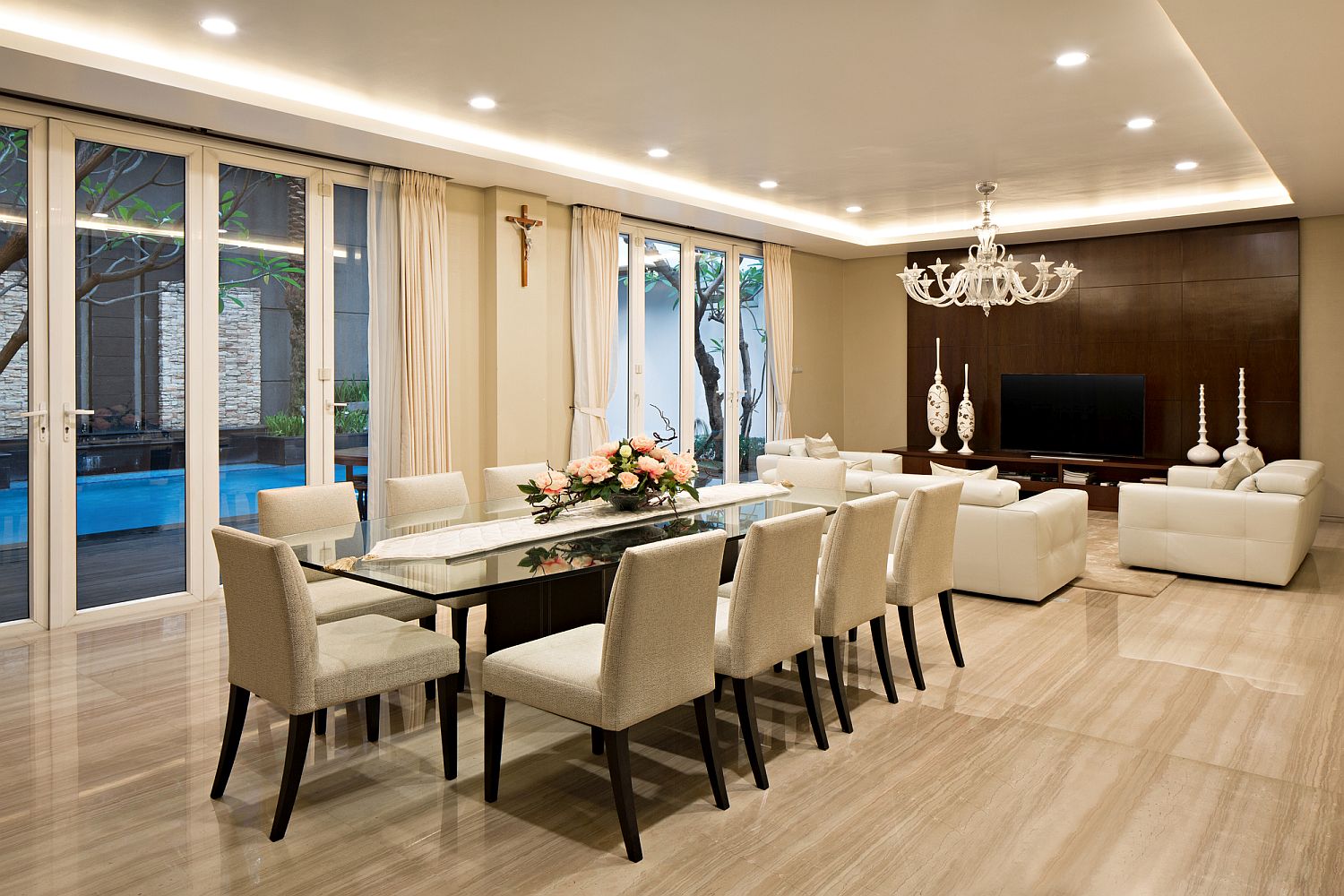 Beautiful and elegant modern dining room in beige