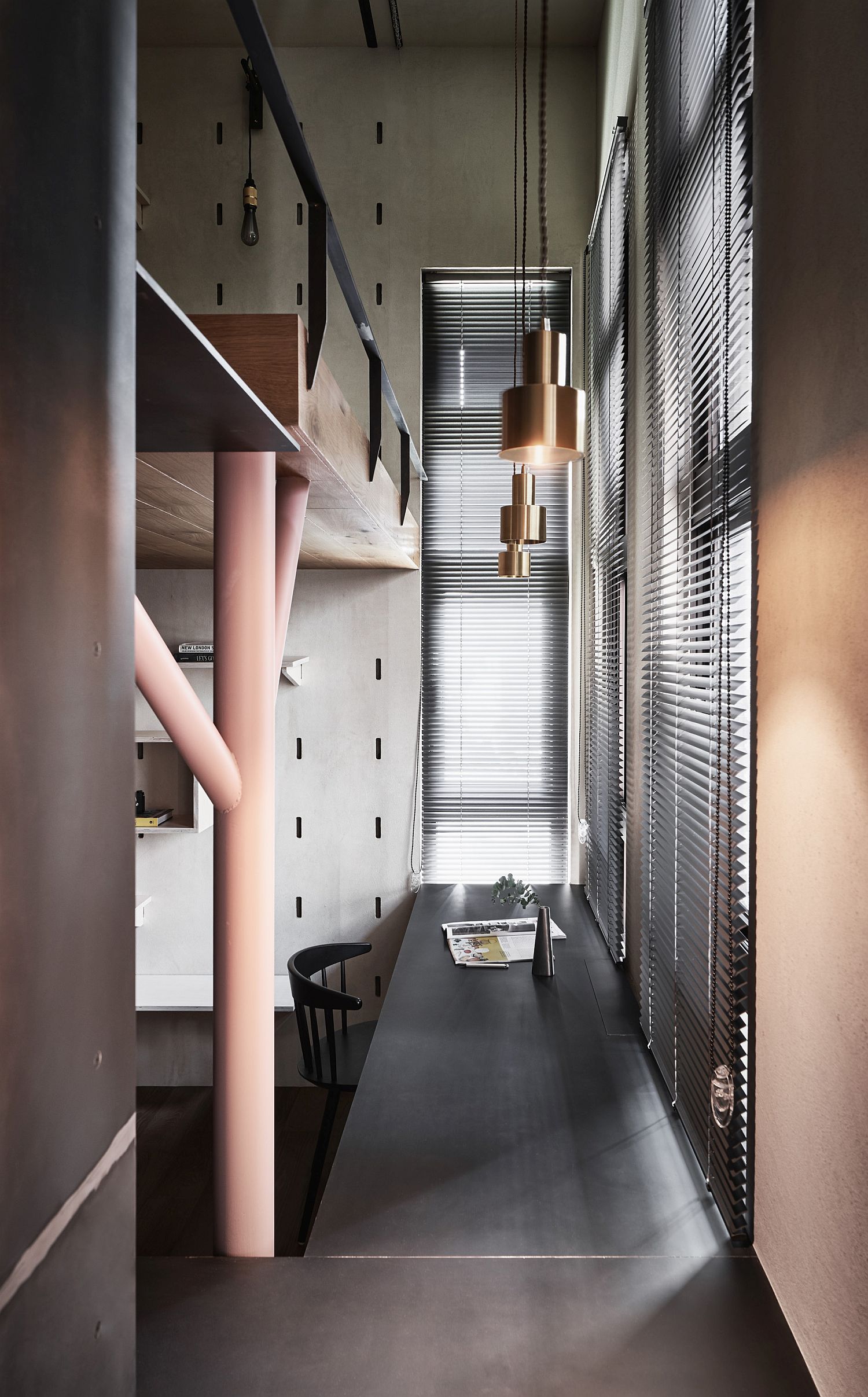 Making-use-of-the-vertical-space-inside-the-small-apartment