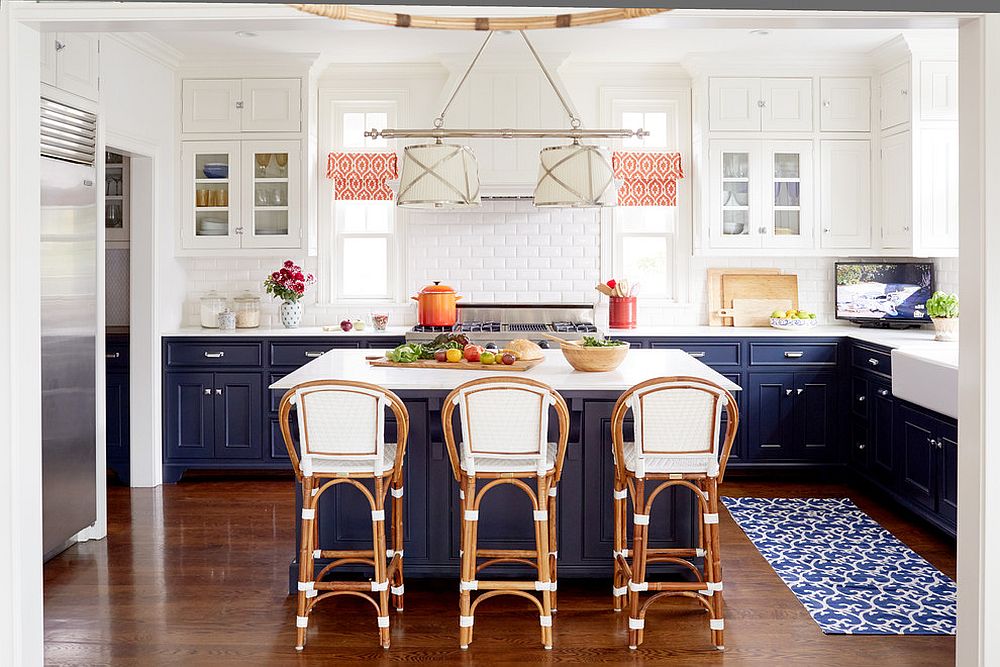 Modern-beach-style-kitchen-in-white-and-navy-blue