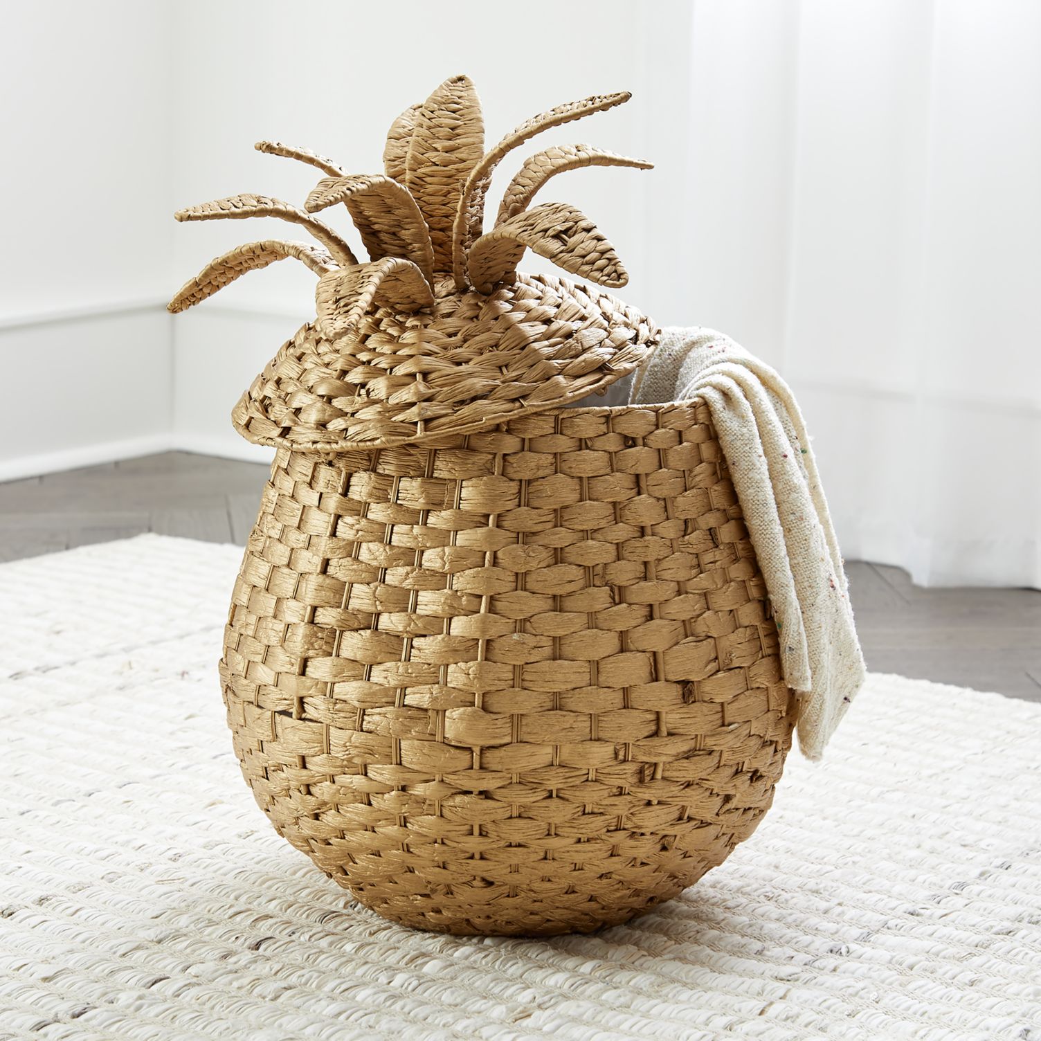 Pineapple floor basket