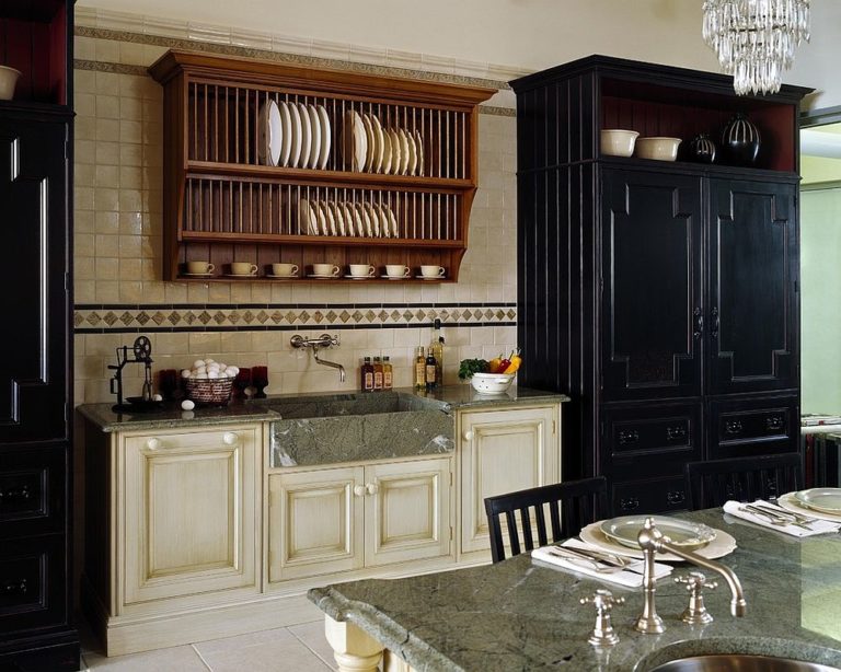 Bringing Back a Classic: 25 Trendy Ways to Add a Plate Rack | Decoist