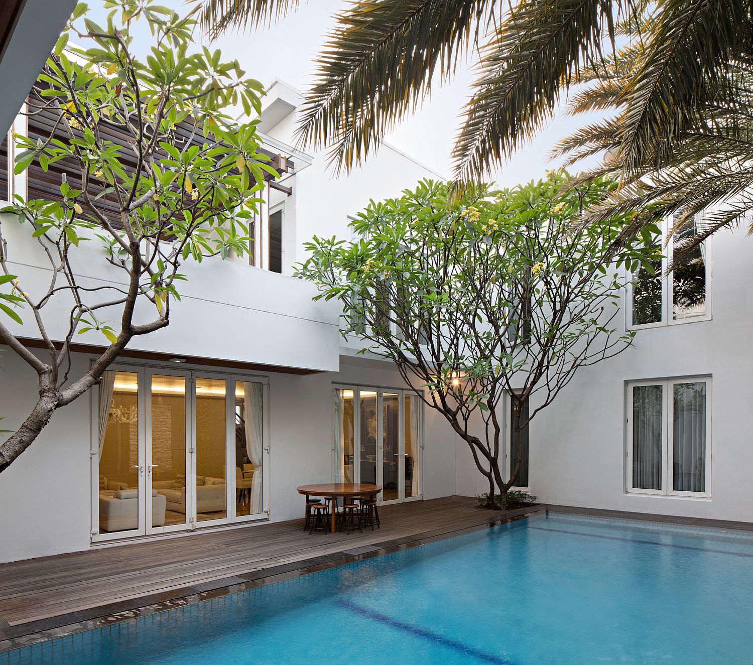 Shared pool area and central courtyard of the twin houses