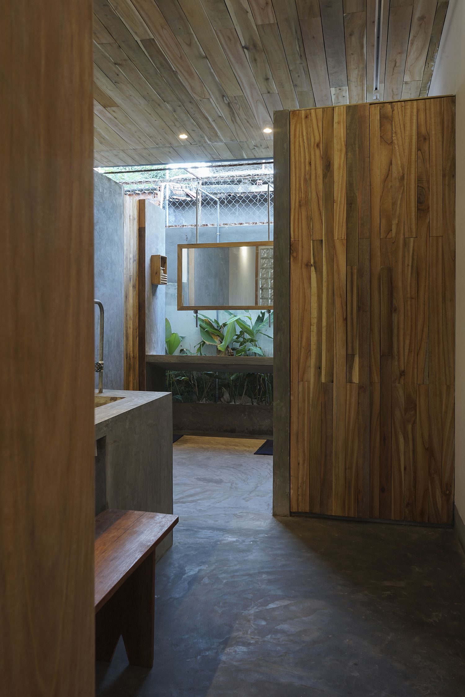 Bathroom in wood and concrete inside the Hill Lodge