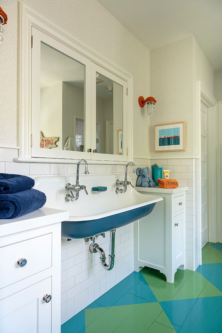 Blue-is-a-color-that-always-works-well-in-the-bathroom