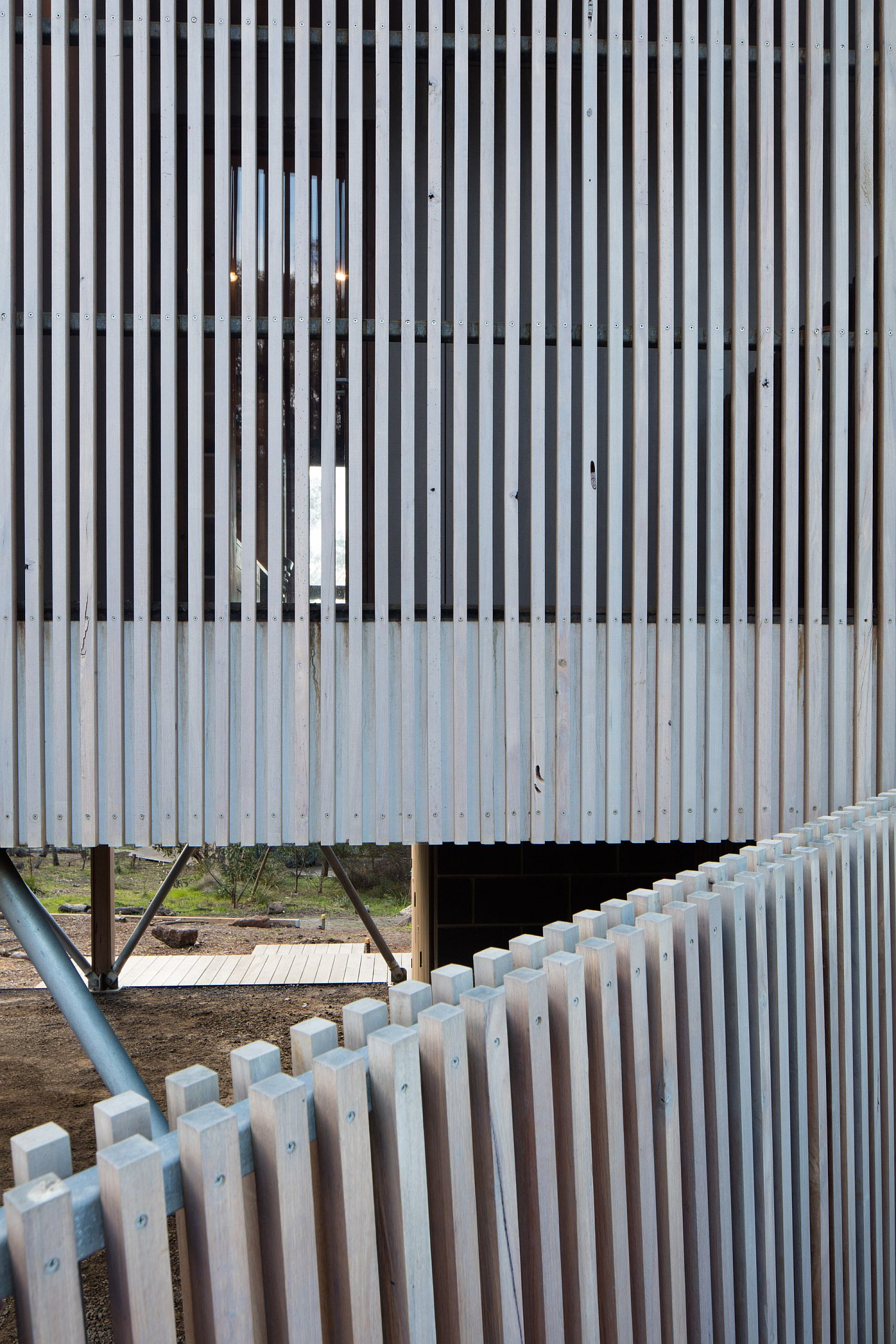 Closer-look-at-the-exterior-of-the-Aireys-Ramp-House