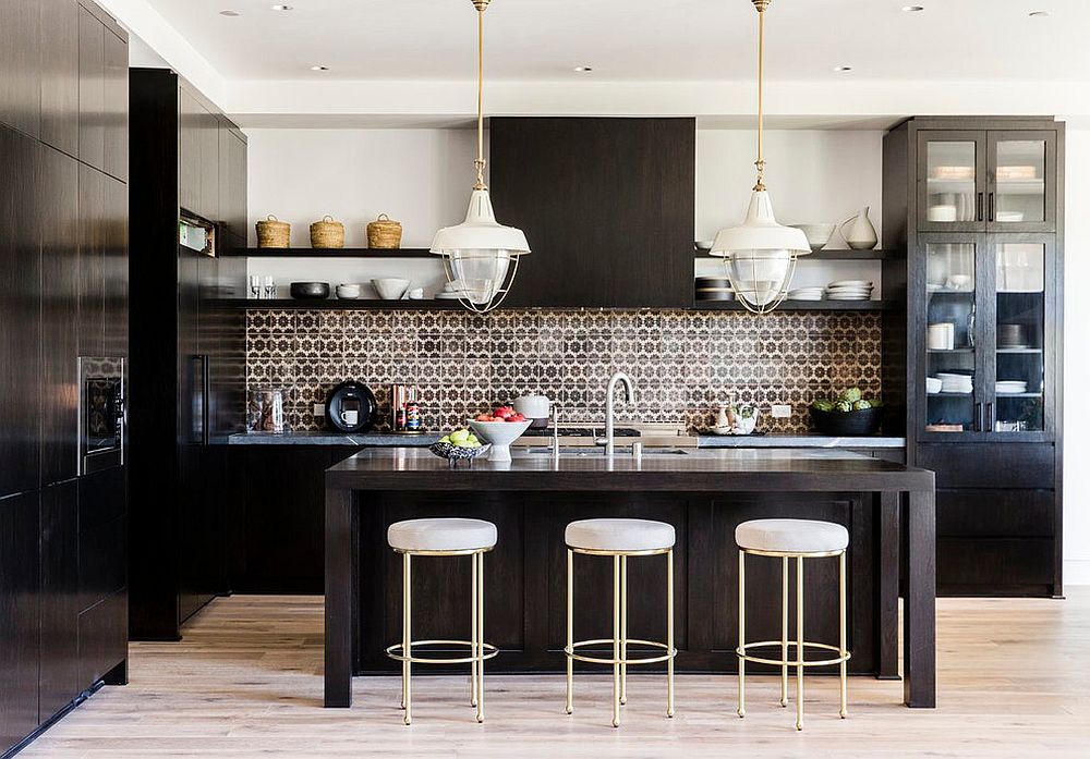 Color of the backsplash complements that of the kitchen cabinets beautifully