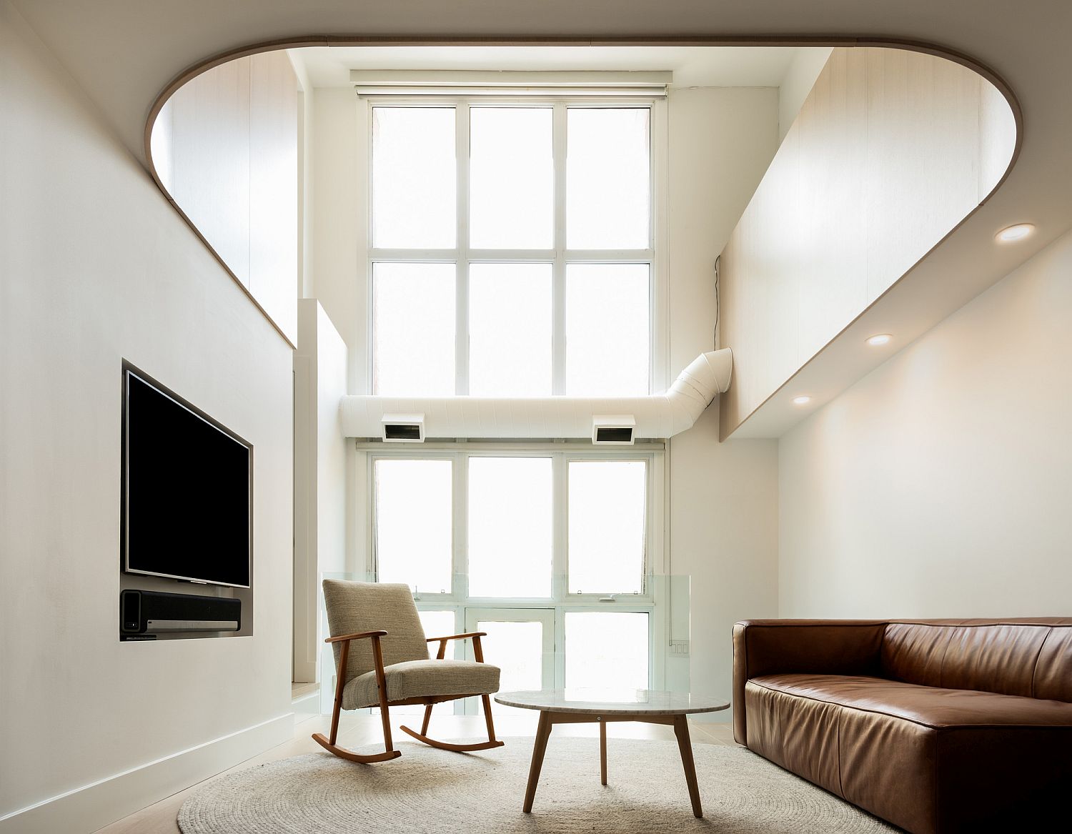 Expansive form of the living area has been utilized to hilt inside the loft