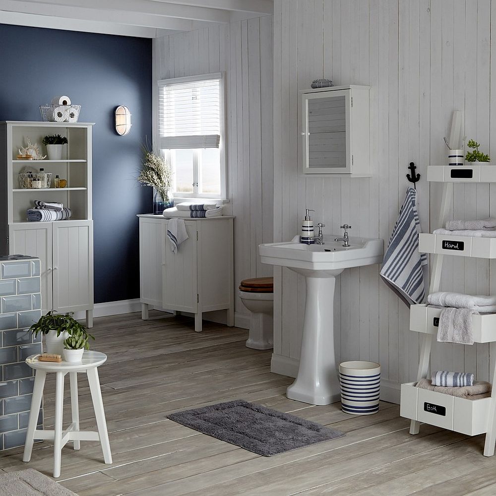 Exquisite-beach-style-bathroom-with-an-accent-dark-blue-wall