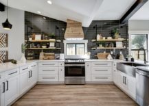 Fabulous-use-of-black-and-white-in-the-contemporary-kitchen-217x155