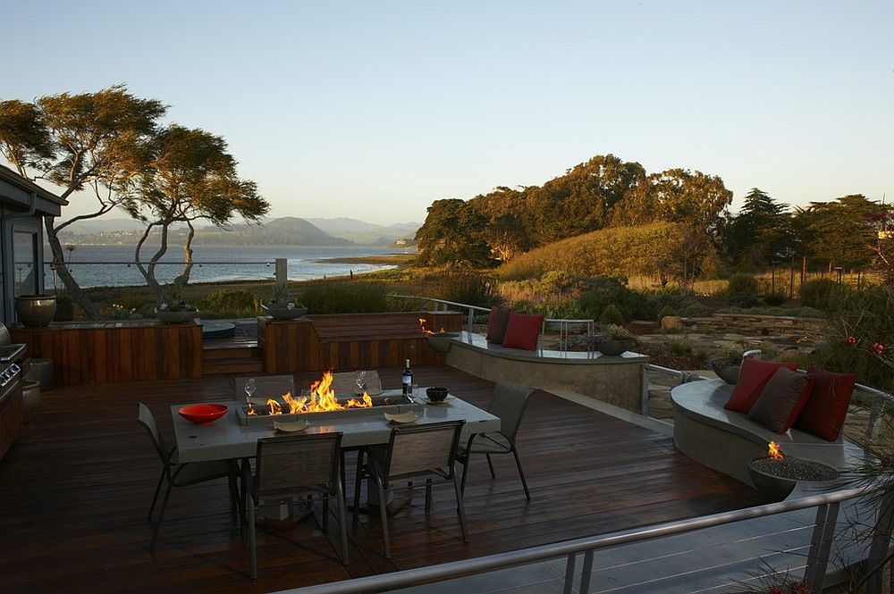 Fire pit at the heart of the dining table makes outdoor dinners even more upbeat!