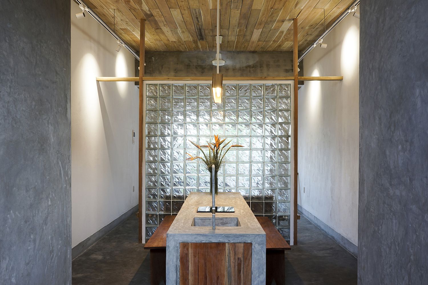 Frosted glass partition between the public areas of the lodge and the bedroom