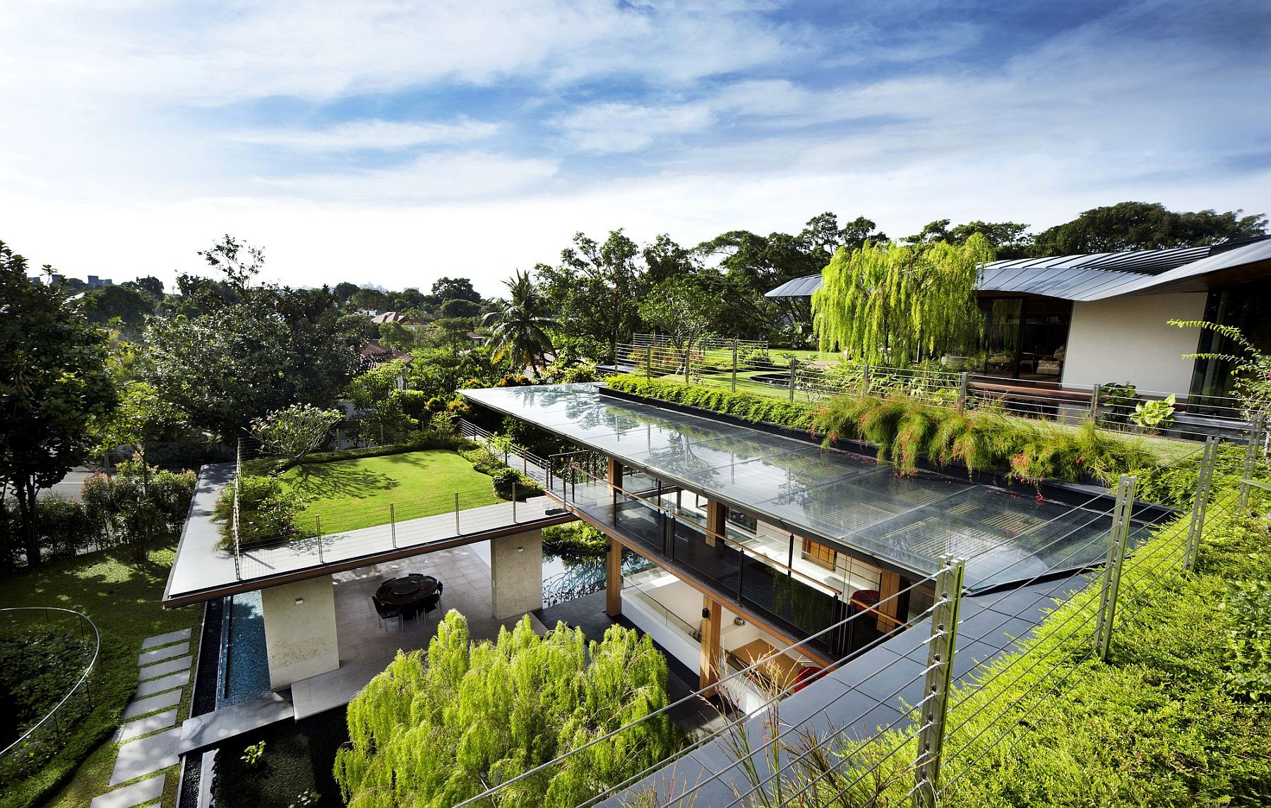 Gorgeous Ficus House in Singapore with green goodness