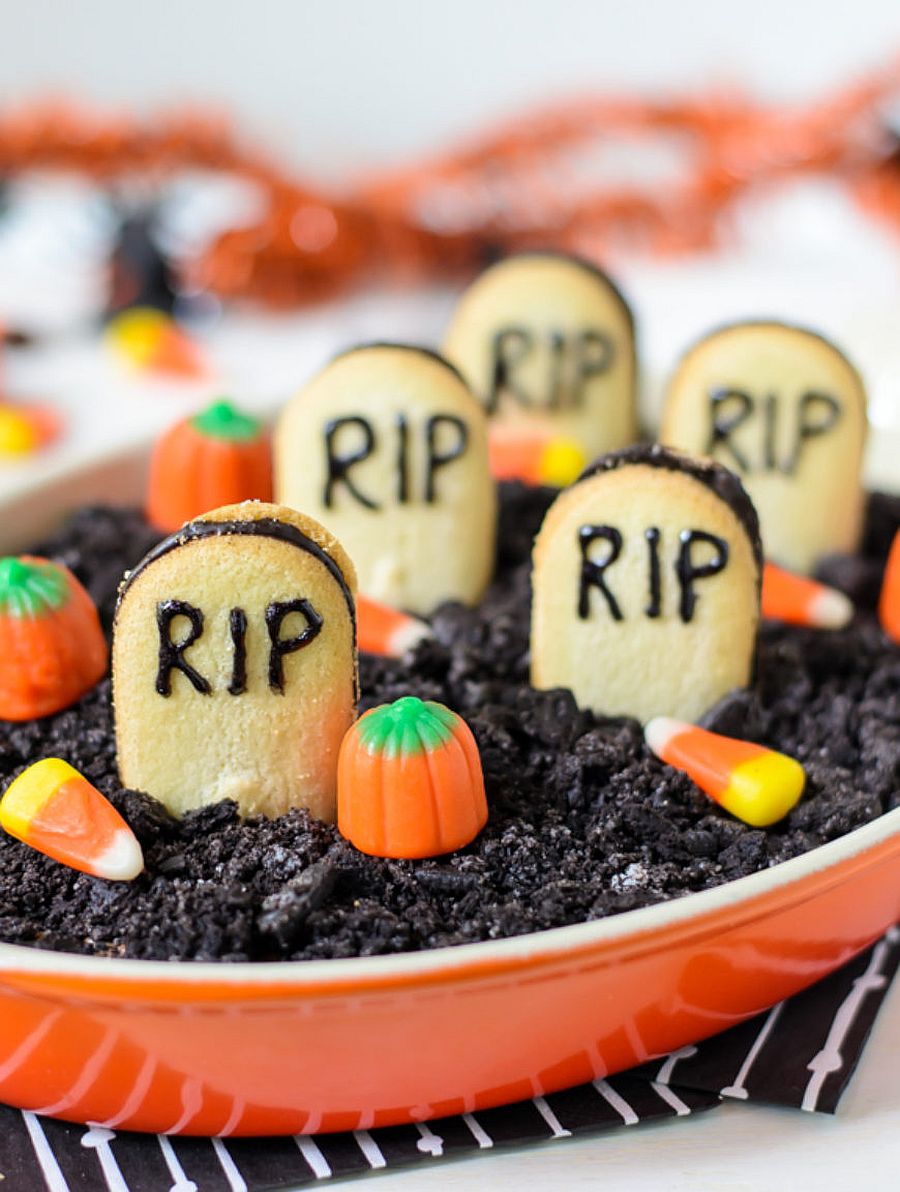 Graveyard chocolate cheesecake dip recipe