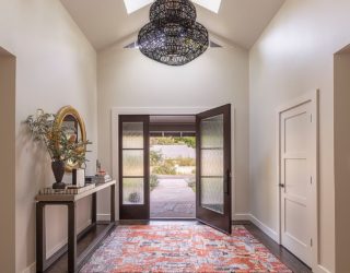 Best First Impressions: Gorgeously Illuminated Entry Rooms with Skylights