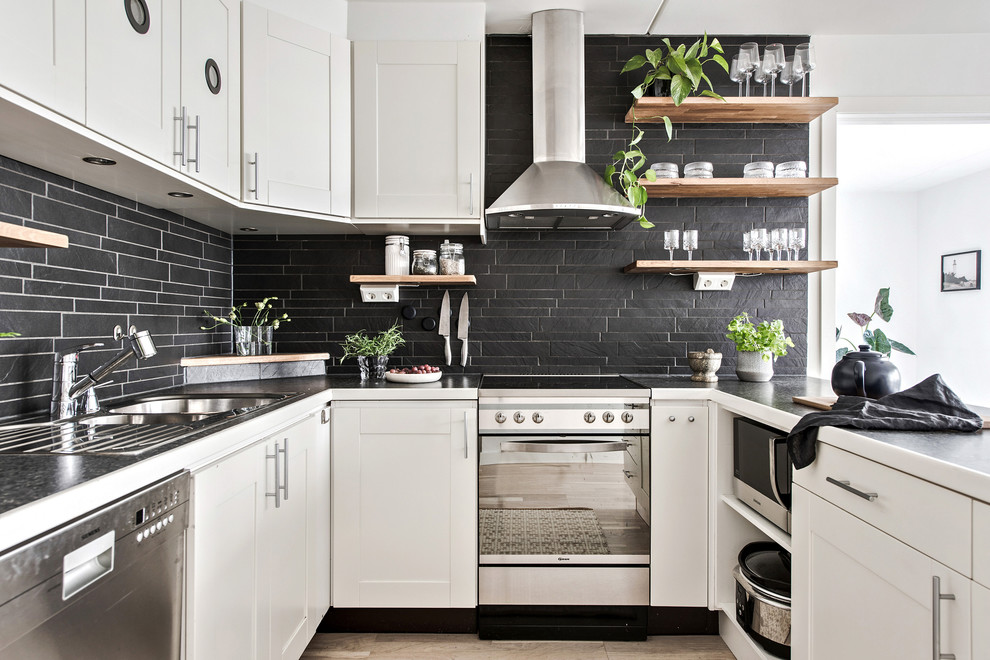 Lovely black backsplash and smart backdrop for the Scandinavian kitchen in white