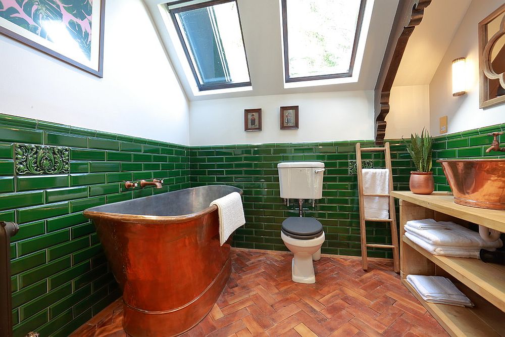 Making most of the small bathroom in white and green