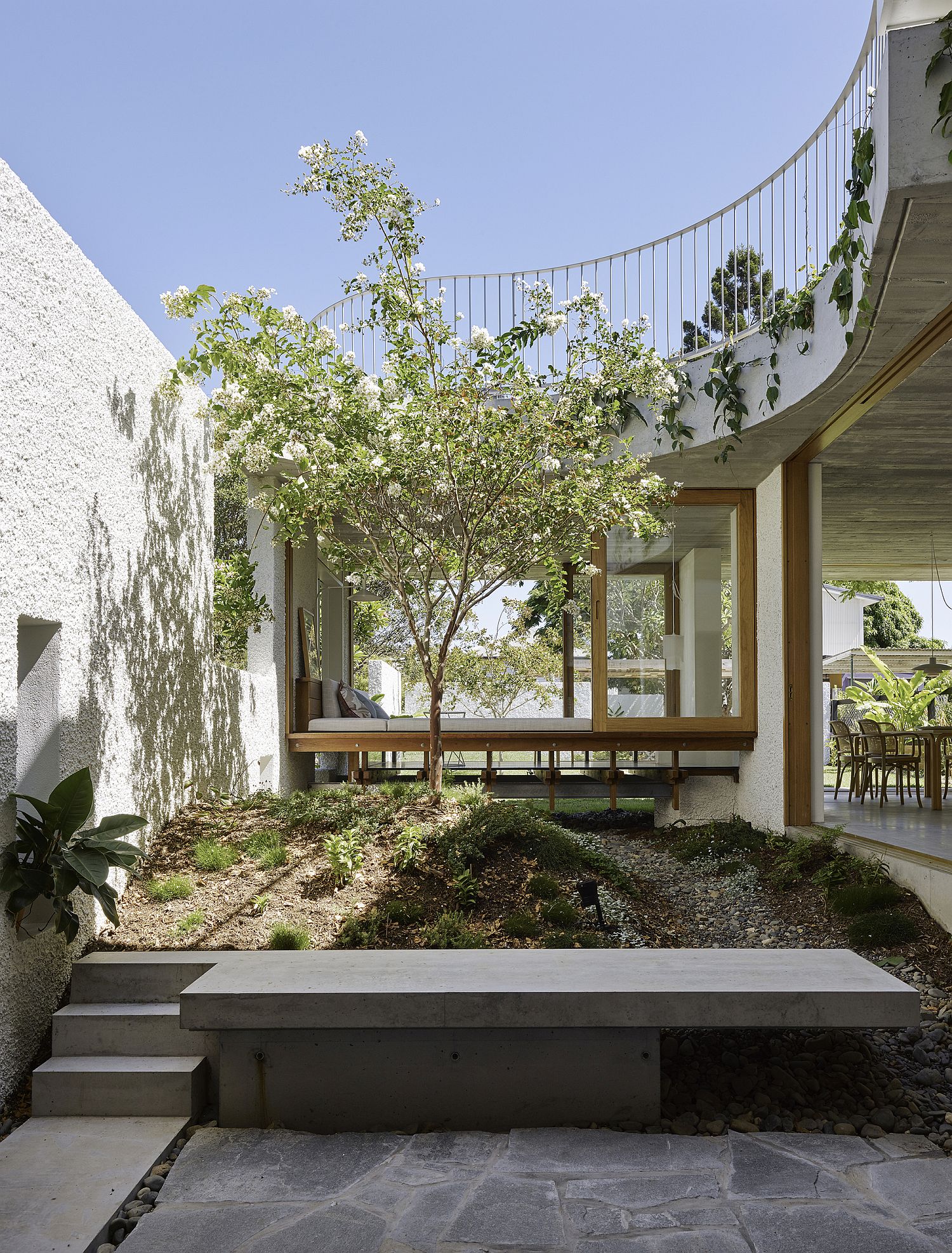 Open-central-courtyard-spaces-and-gardens-give-the-rear-section-of-the-house-a-relaxing-naturall-appeal