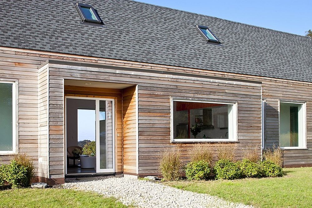 Skylight-for-the-entry-also-imapcts-the-facade-of-the-house-at-times