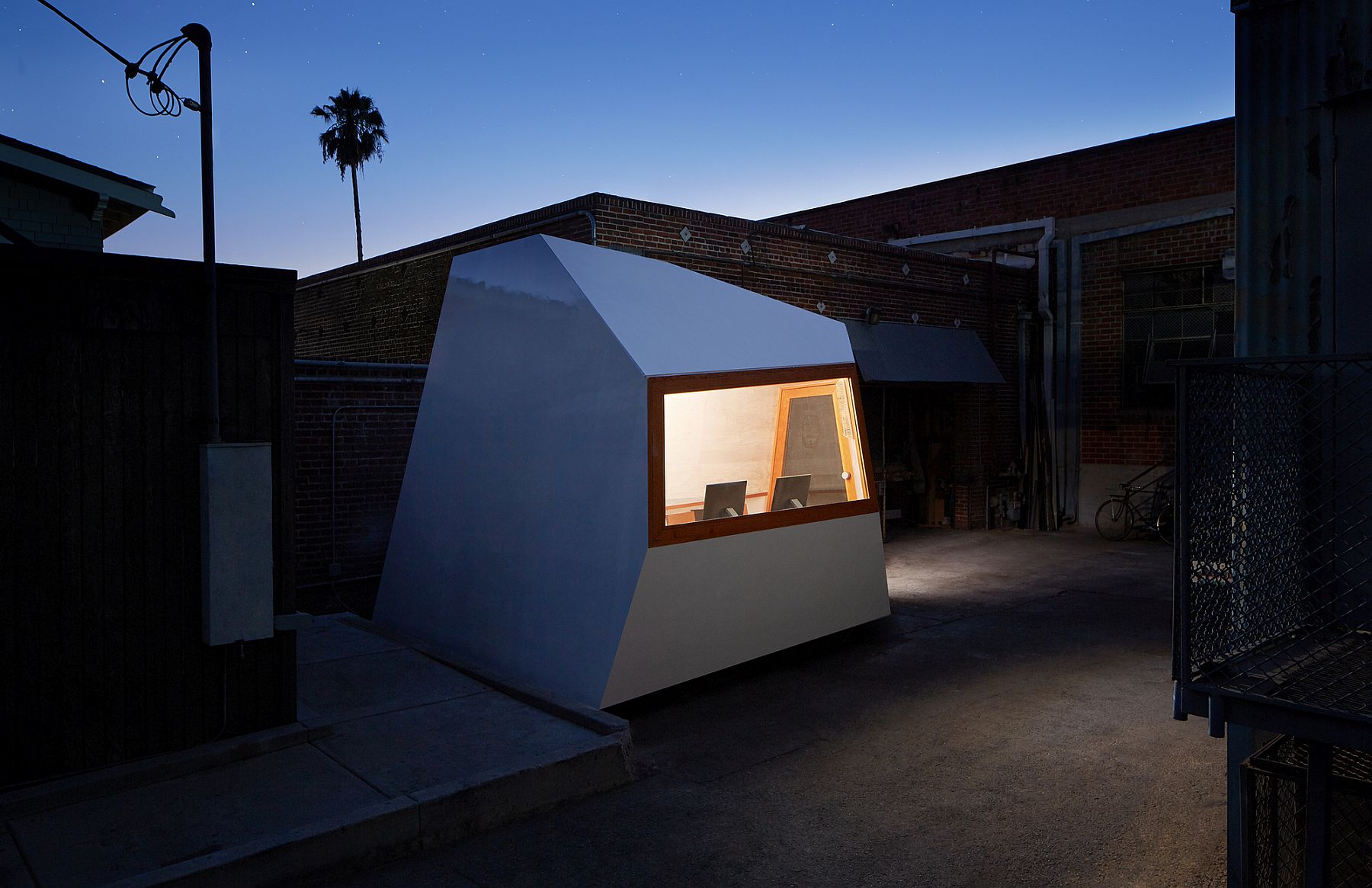 Small-modular-structure-on-wheels-can-be-moved-anywhere-with-ease