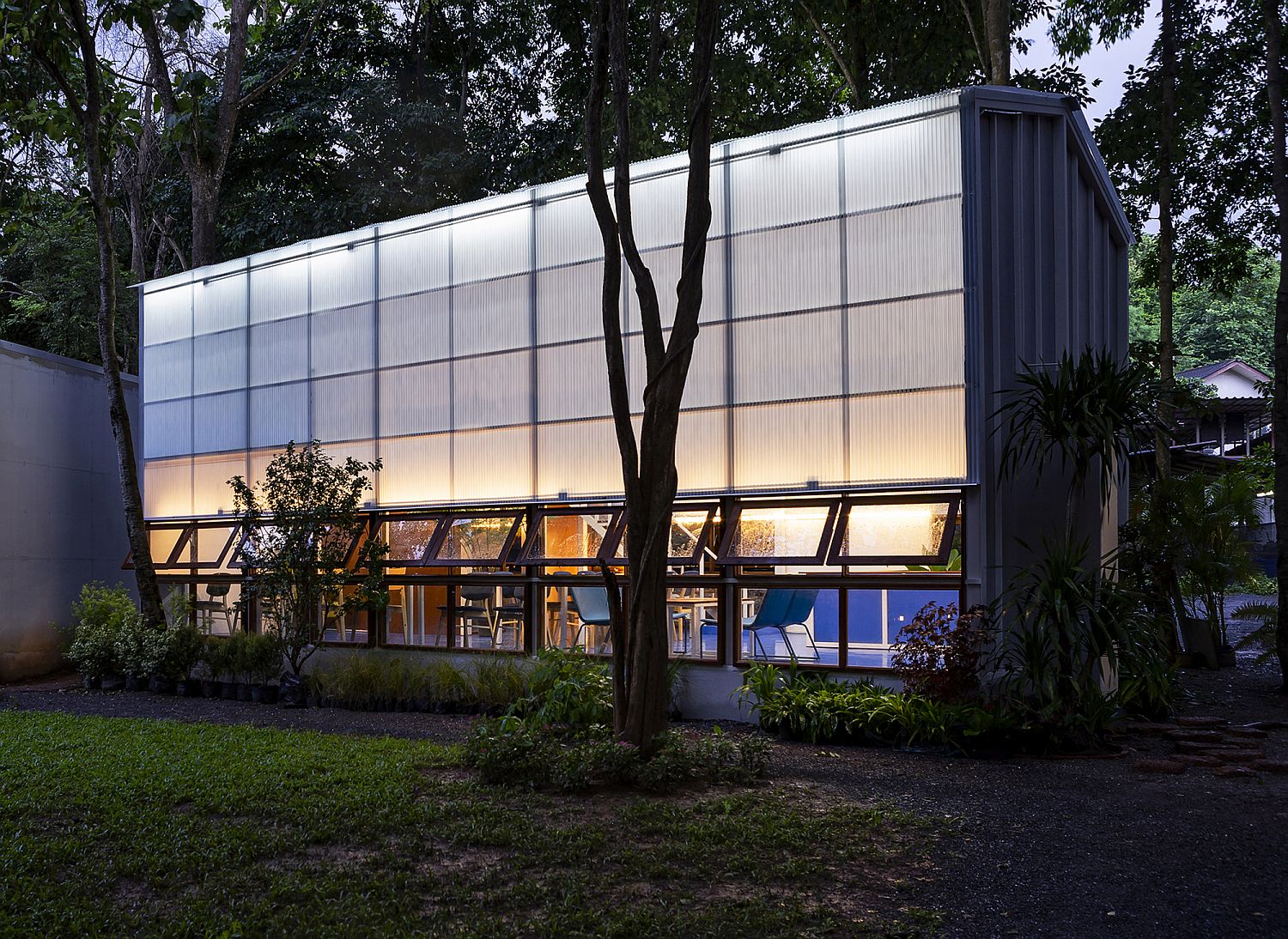 Colorful and Bright Building in Thailand Changes the Image of Boring Libraries!