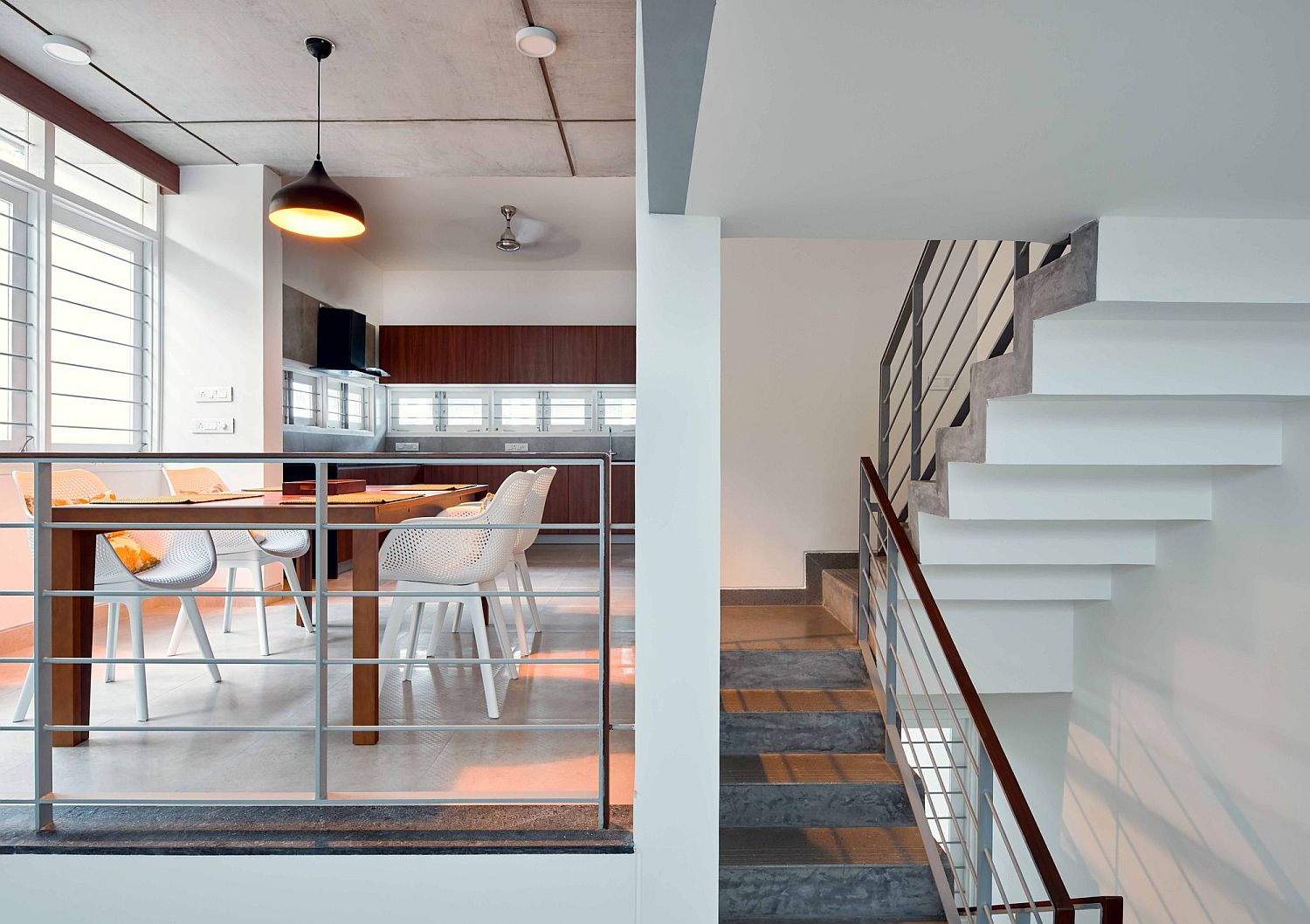 Split Level Kitchen Dining Room / Reno Of The Month How To Reimagine Your Split Level Home Reston Now / The prototypical layout of the split level home tends to separate the entrance, and any other associated space, from the rest of the living spaces one half level up.