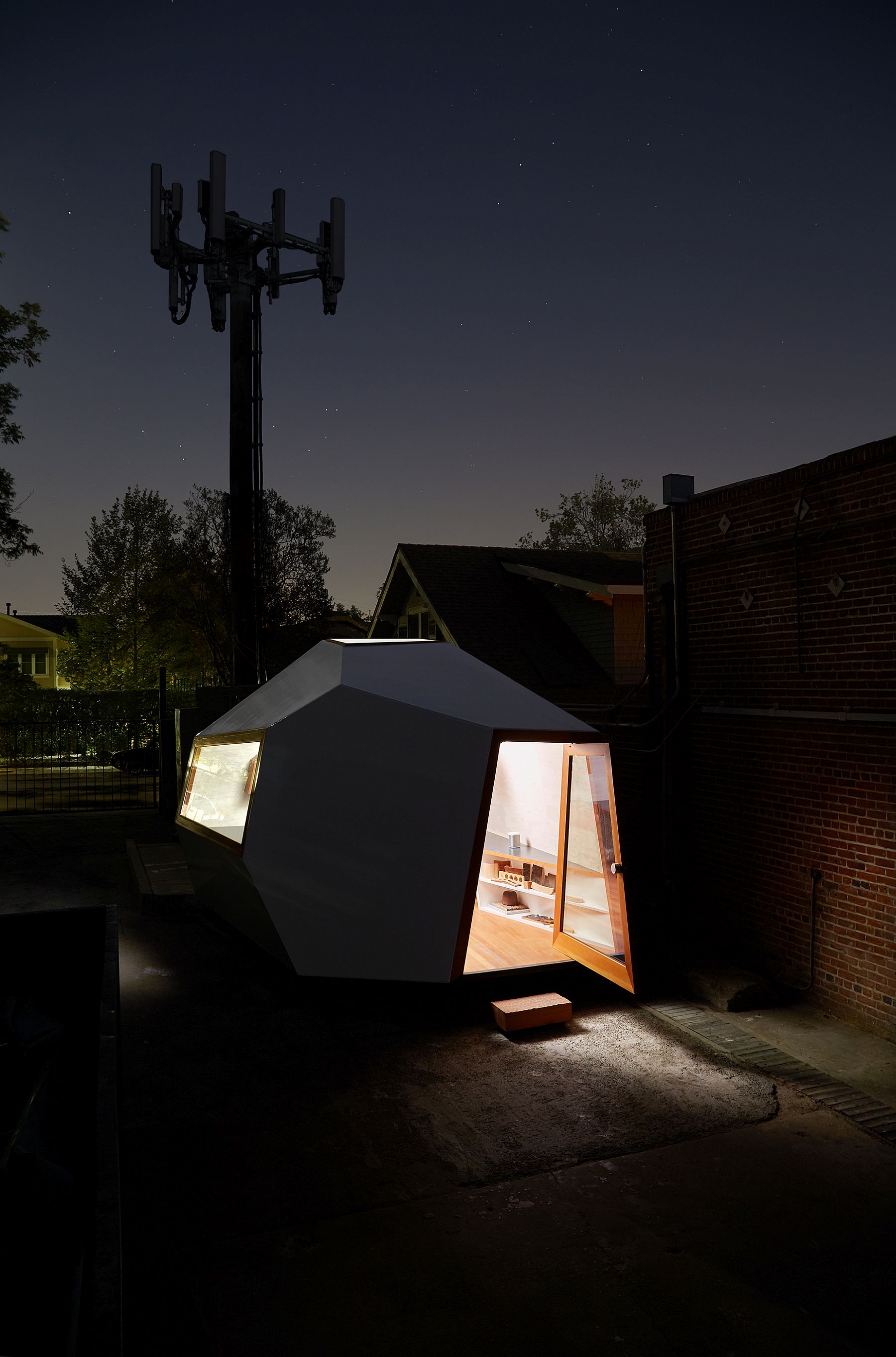 Stunning and innovative small sustainable deisgn structure that beats mundane homes!