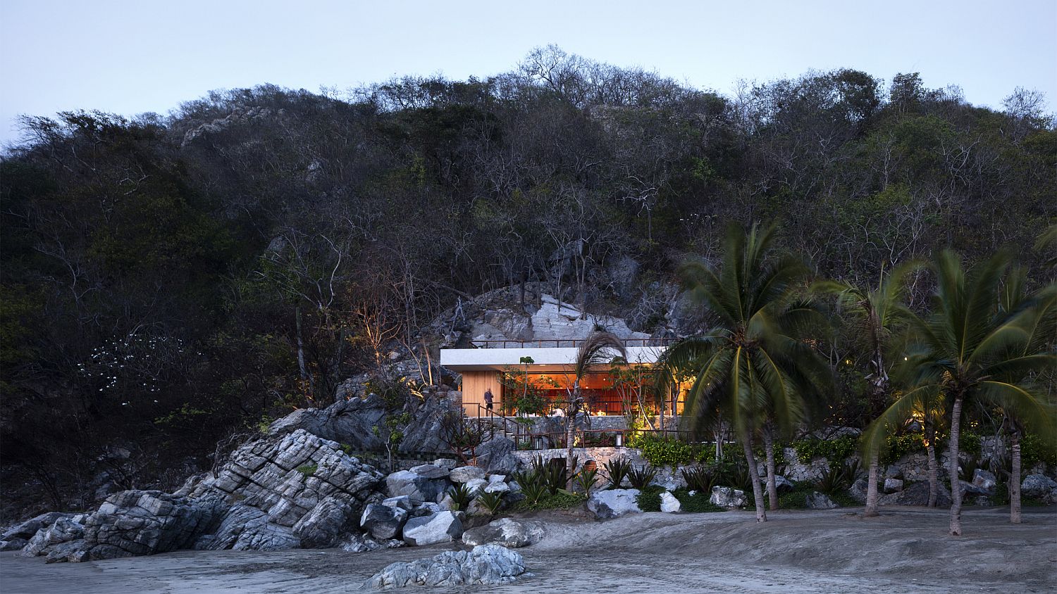 Stunning-coastal-home-in-San-Juan-de-Alima-Mexico-becomes-one-with-the-landscape