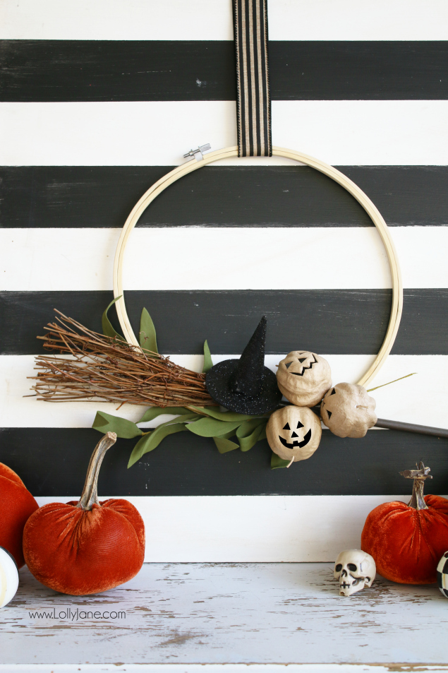 Super easy Halloween embroidery hoop wreath DIY