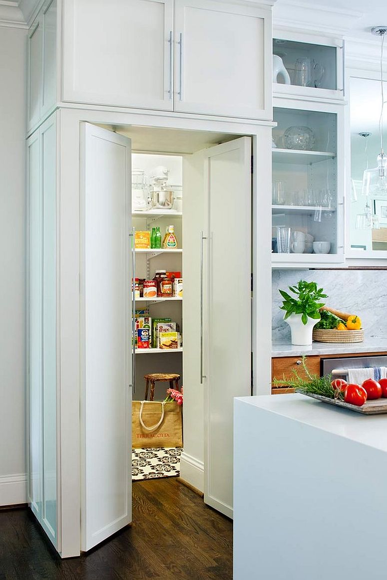 white pantry doors that blend in with kitchen cabinets