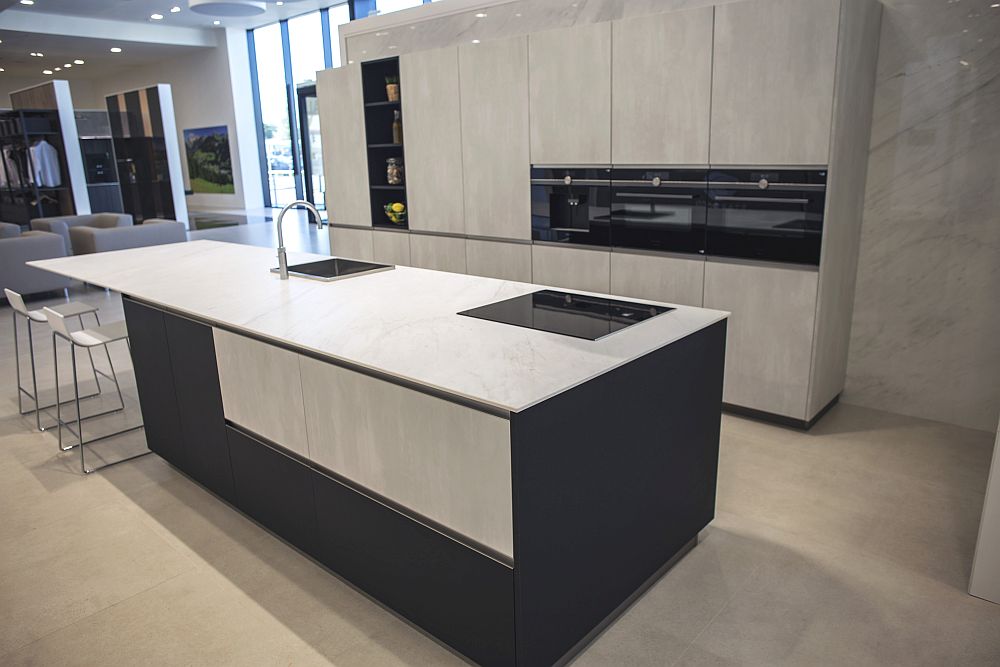 Black-and-white-kitchen-island-Porcelanosa