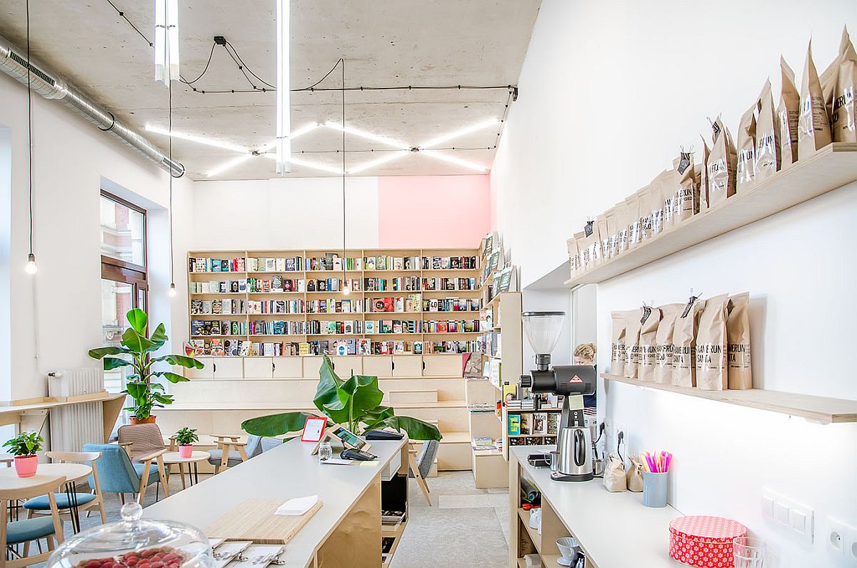 Bookstore-section-of-the-coffee-shop-with-stadium-seating-at-the-back