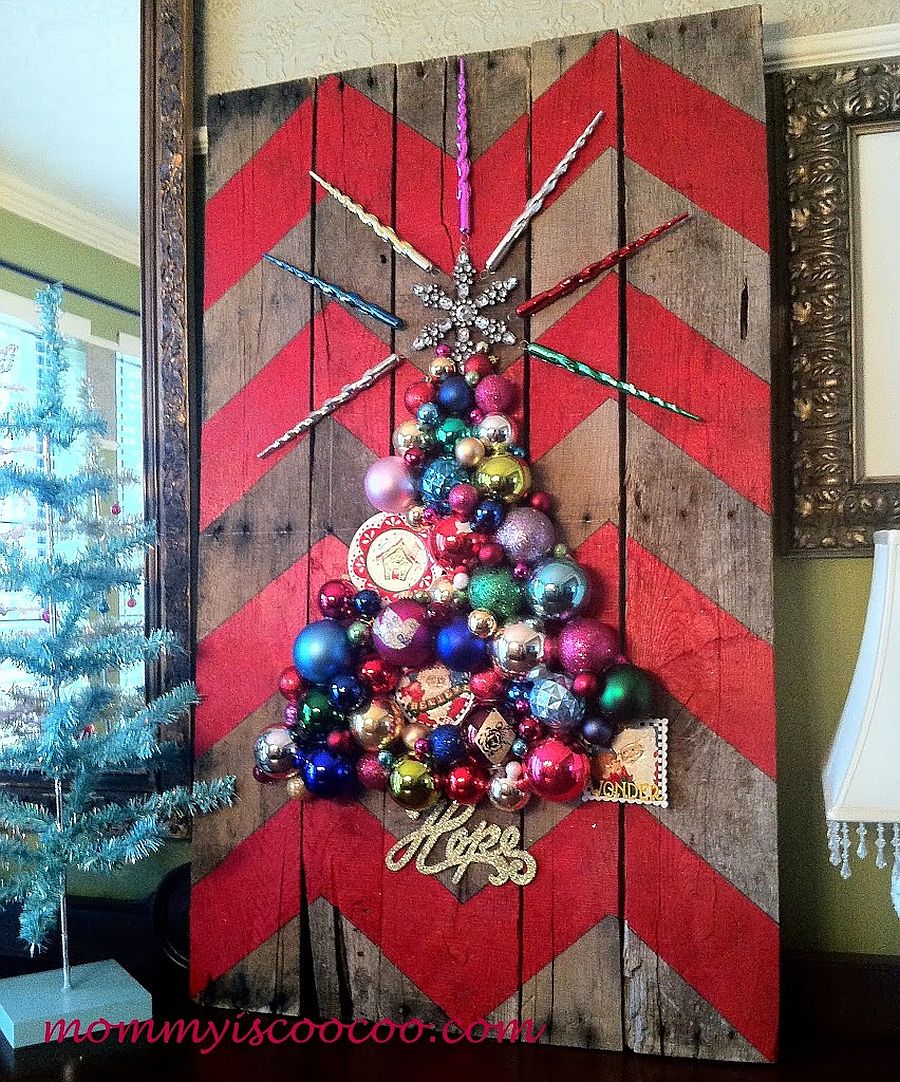 Christmas-tree-crafted-using-ornaments-with-chevron-pattern-in-the-backdrop