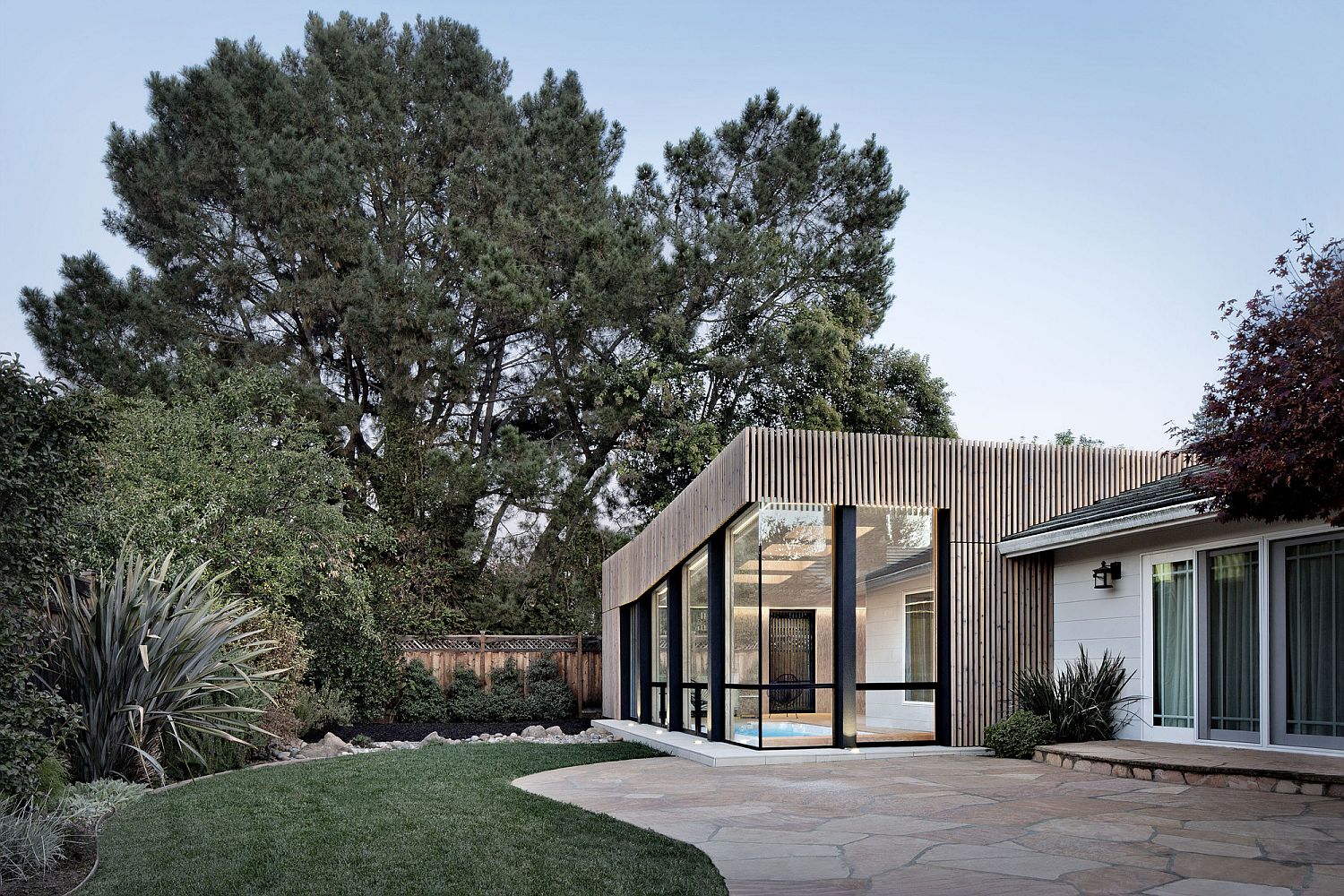 Contemporary Los Altos cabin sits snugly nest to the older home with different aesthetics