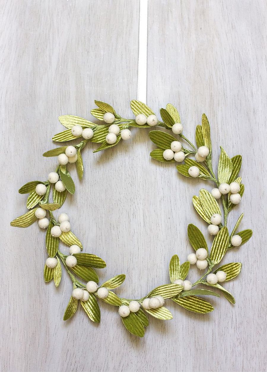 Delicate and smart velvet DIY mistletoe wreath