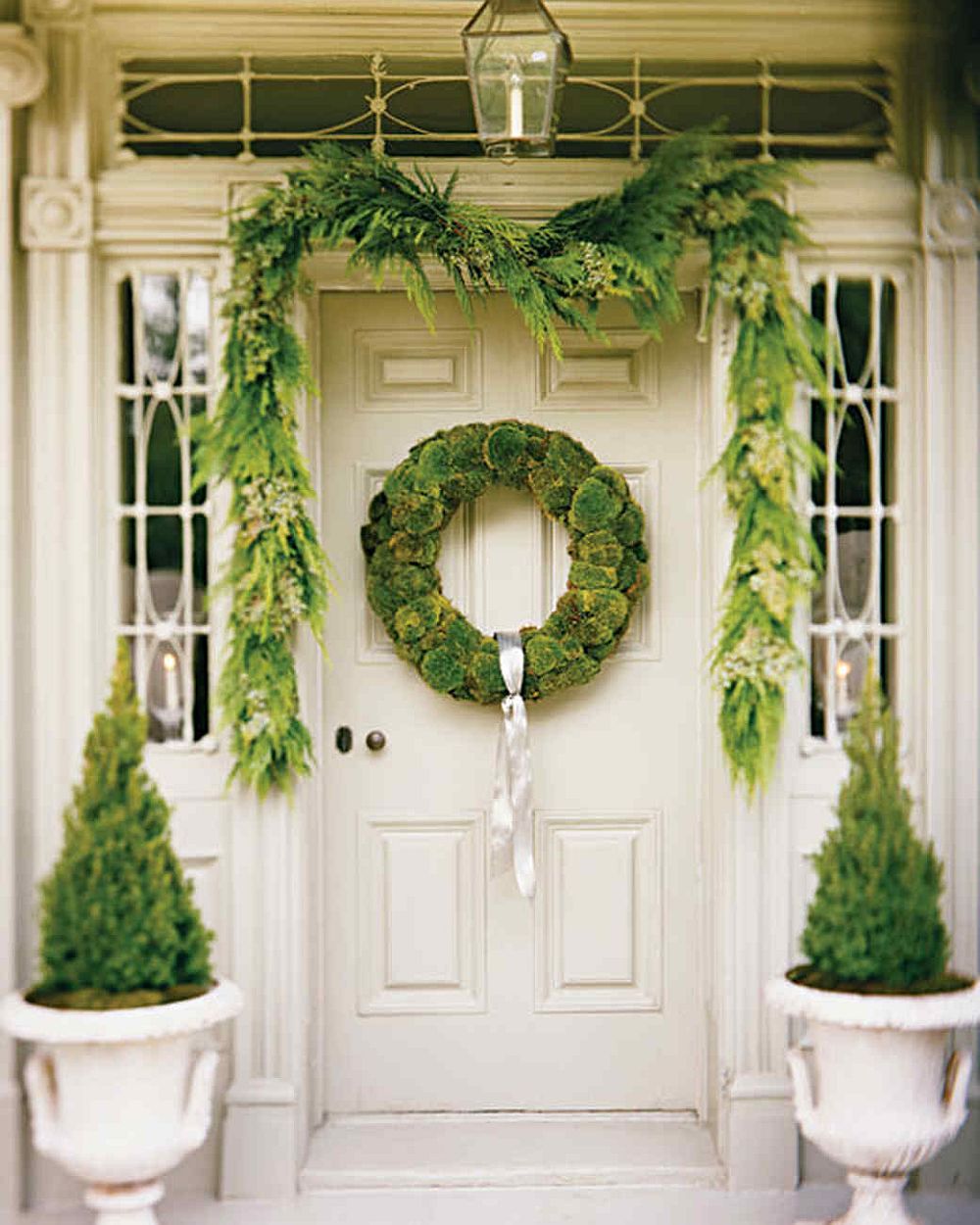 Make your own cushion moss wreath for a green Christmas