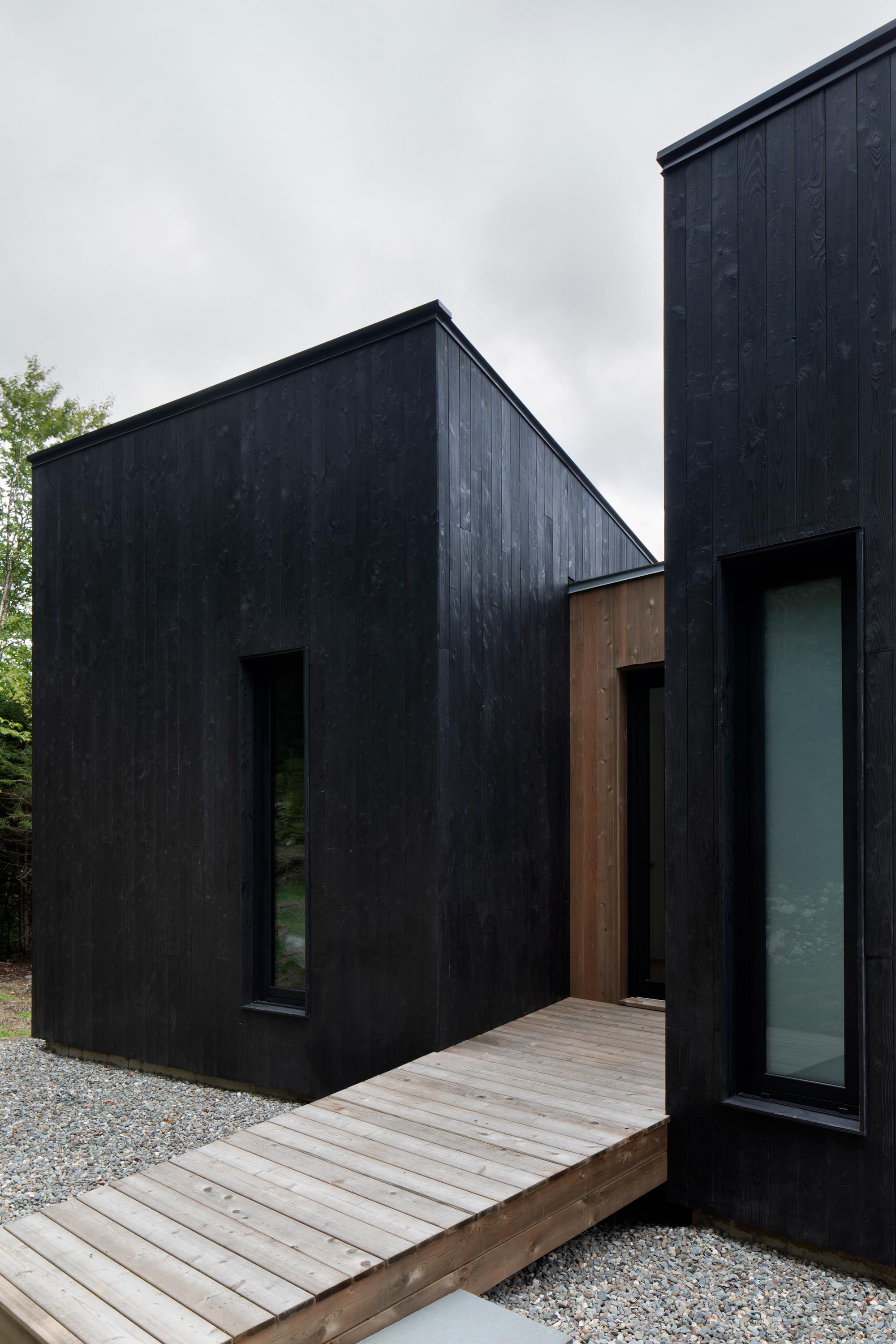 Minimal facade and wooden plank entry to the mountain cabin