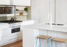Modern-kitchen-in-white-with-patterned-backdrop-217x155