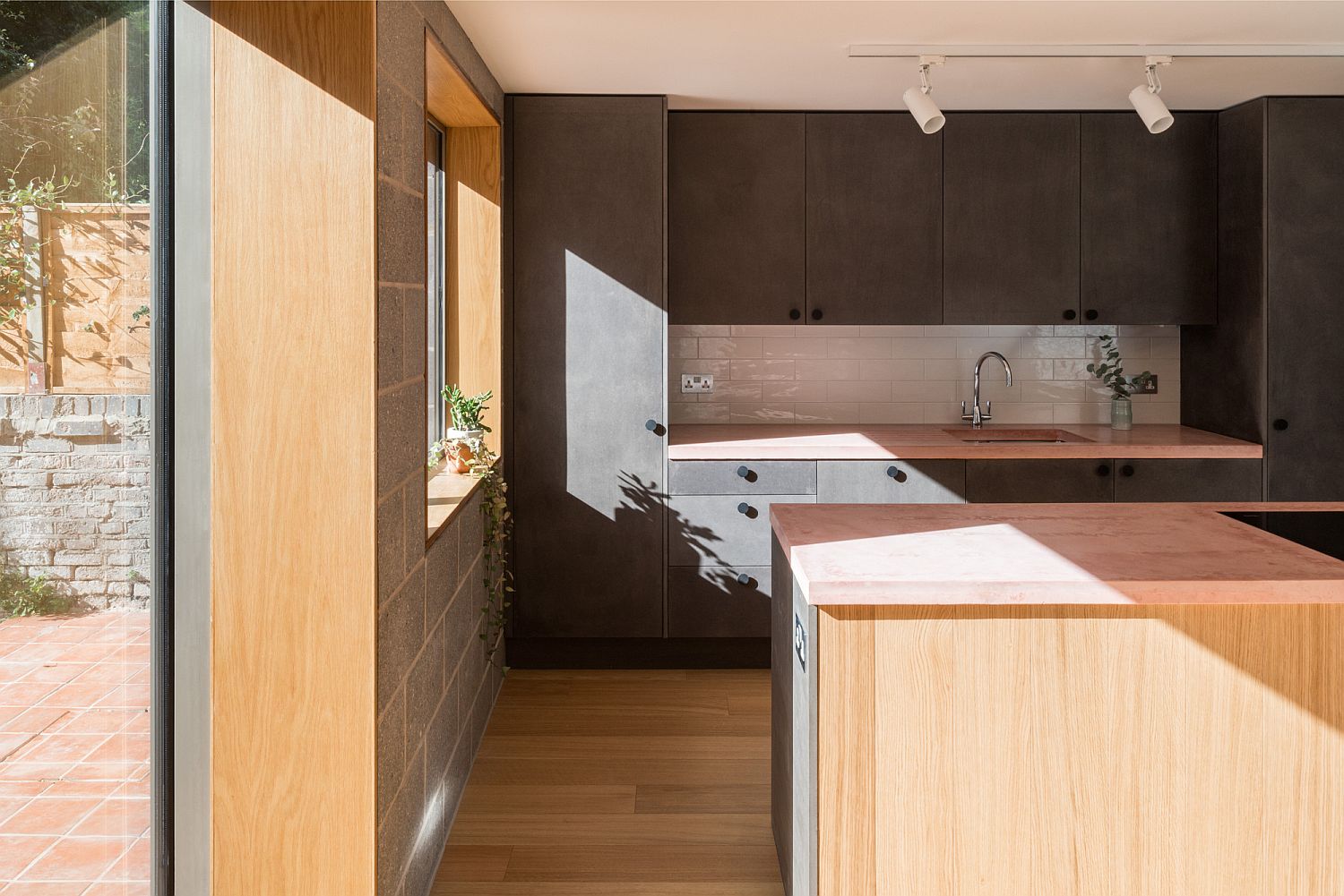 New-kitchen-of-the-revamped-London-home