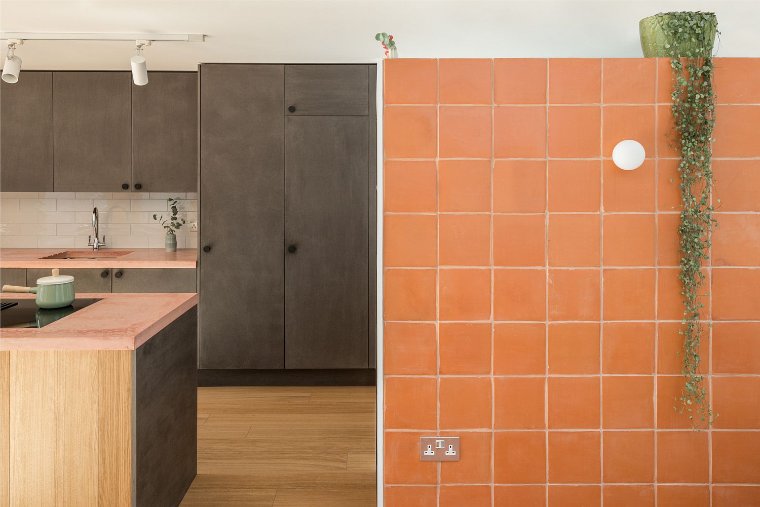 Pink, orange and natural light bring ample brightness to the interior