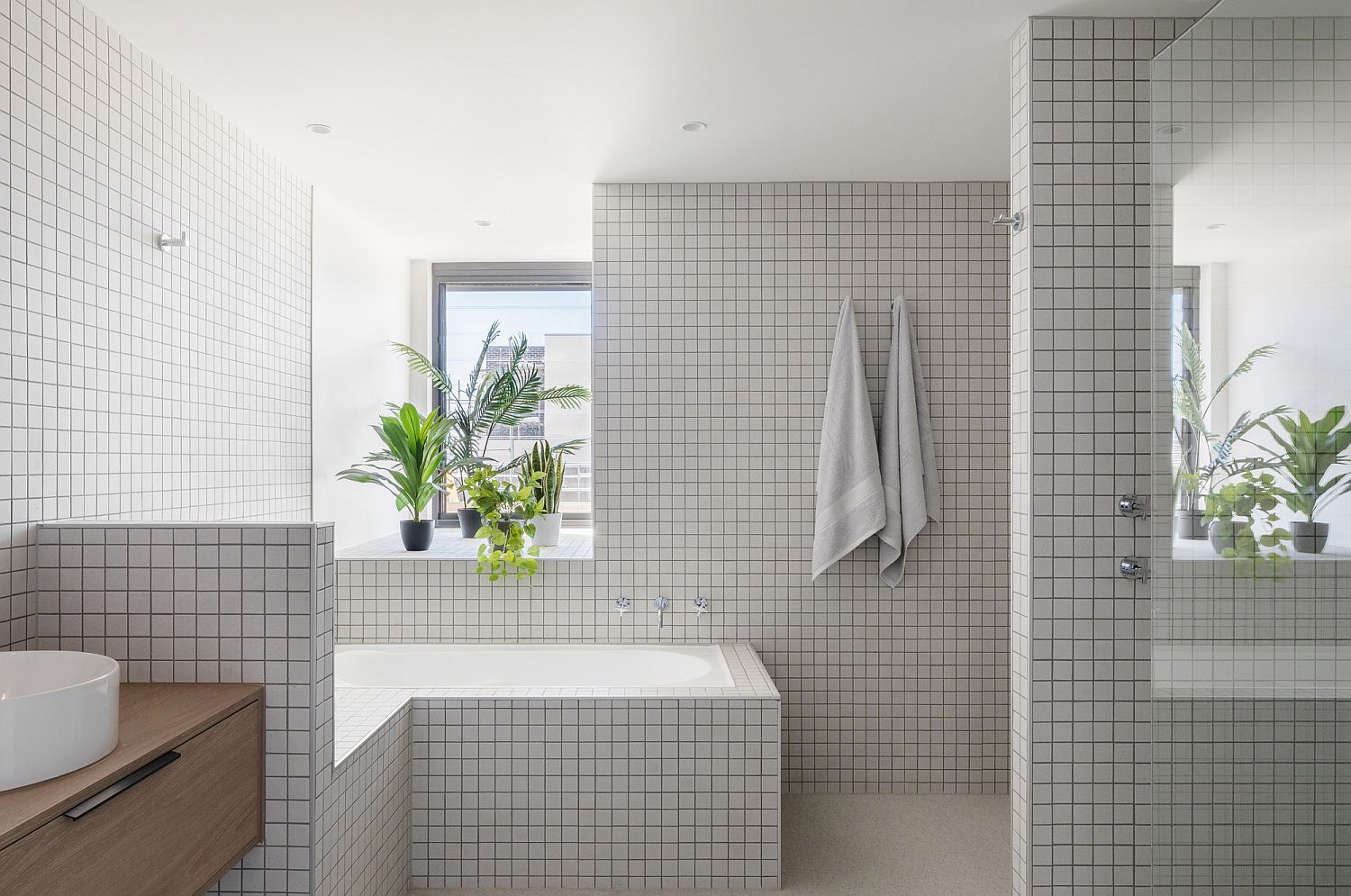 Small tiles in white give the bathroom a more classic appeal