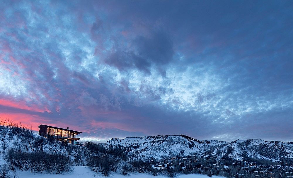 Snow-covered-landscape-along-with-Snowmass-in-the-distance