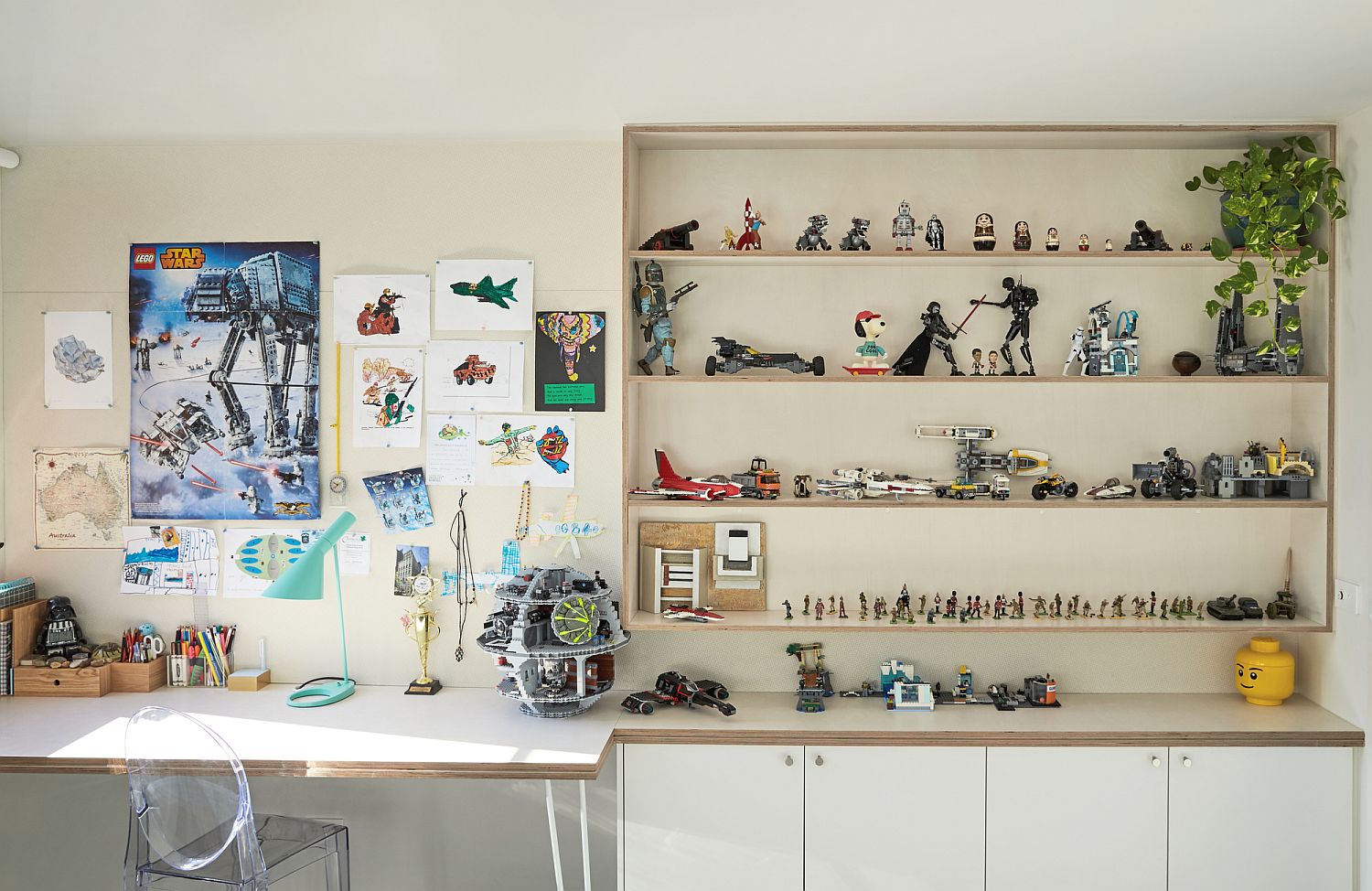 Toys-used-to-decorate-the-shelves-in-the-kids-room