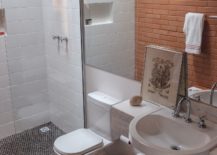 White-and-brick-bathroom-of-the-Brazilian-home-217x155