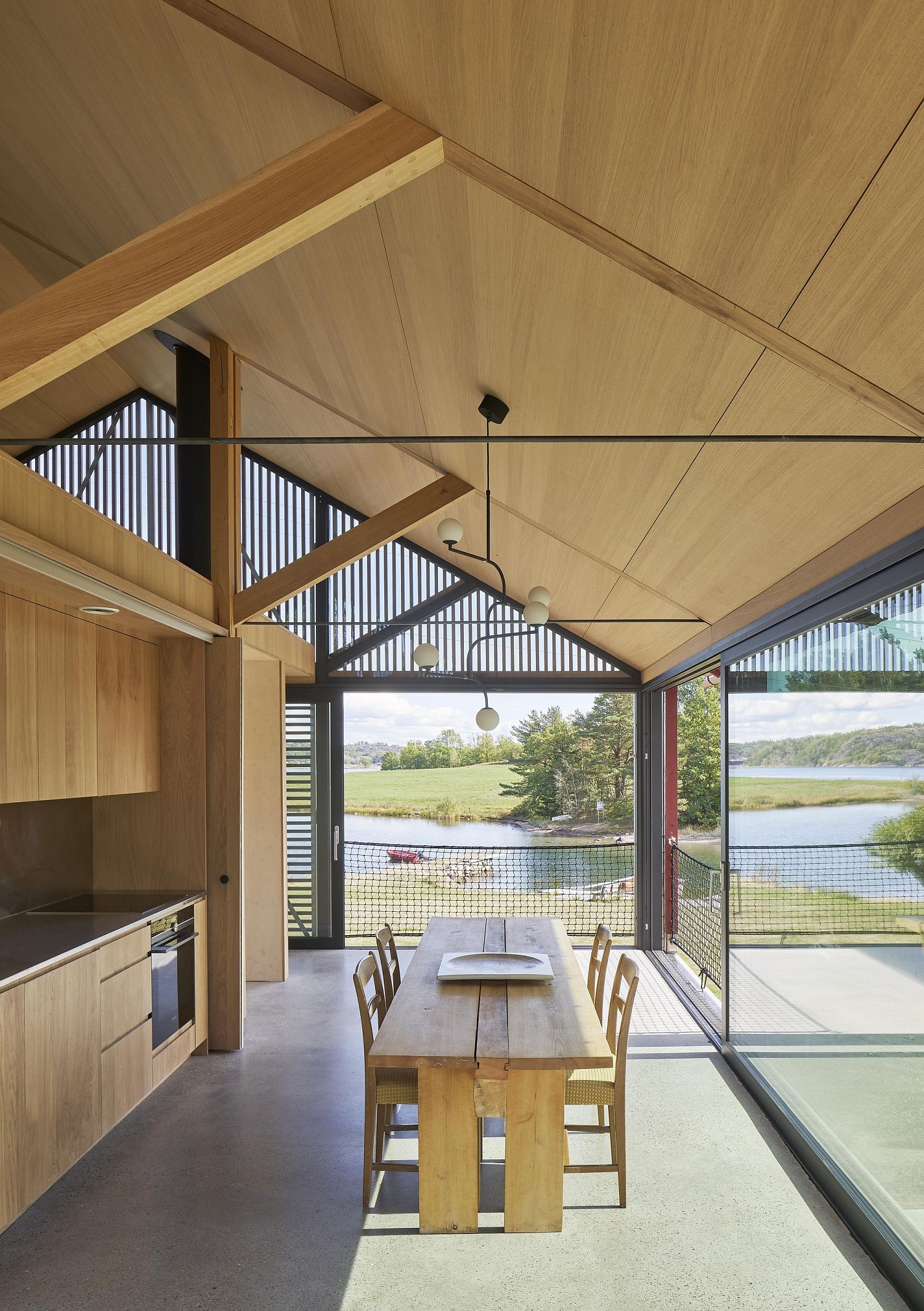 Wooden-interior-of-the-cabin-feels-warm-and-energizing