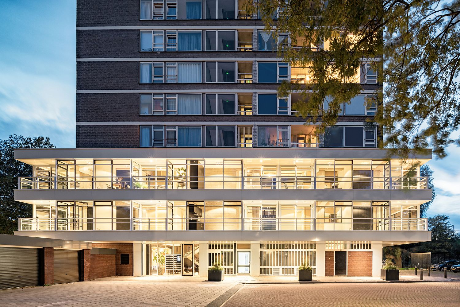 Contemporary-lofts-inside-revamped-building-in-Amsterdam