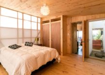 Cost-effective-cabin-design-with-a-light-filled-bedroom-217x155