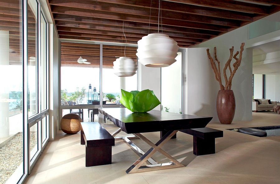 Create-a-contrast-between-the-pendant-and-the-dining-table-visually