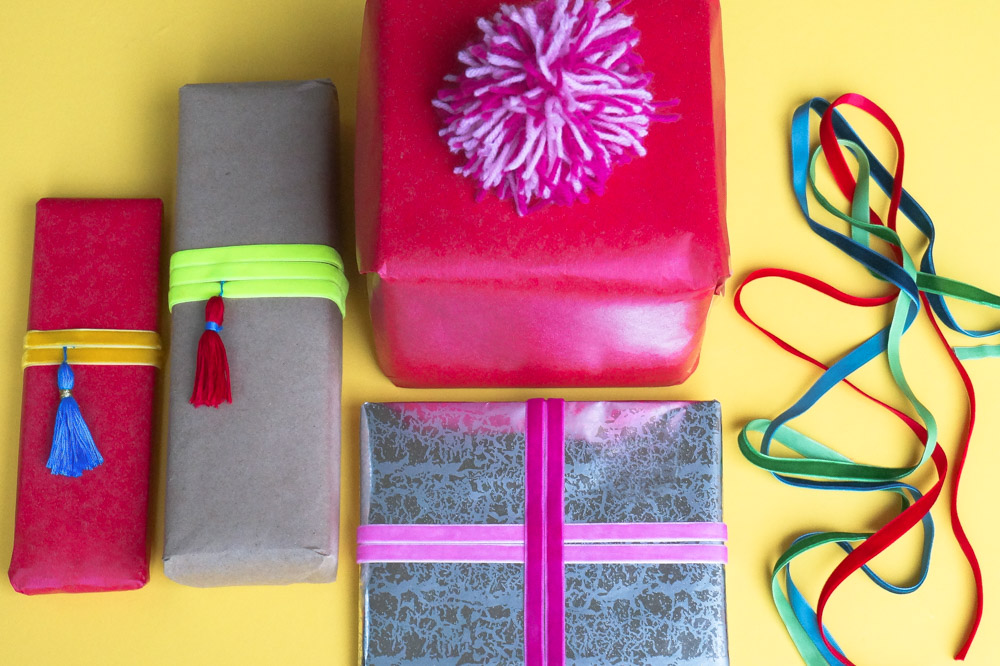 DIY-gift-wrap-with-velvet-ribbon-and-tassels